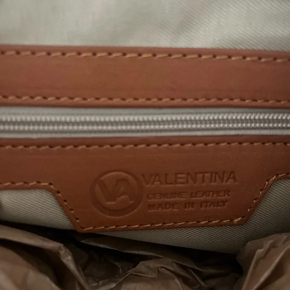 Valentina Italian Leather White and Tan Shoulder Bag - Picture 4 of 4